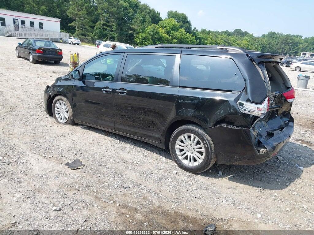 5TDYK3DC4BS109497 2011 TOYOTA SIENNA photo no. 3