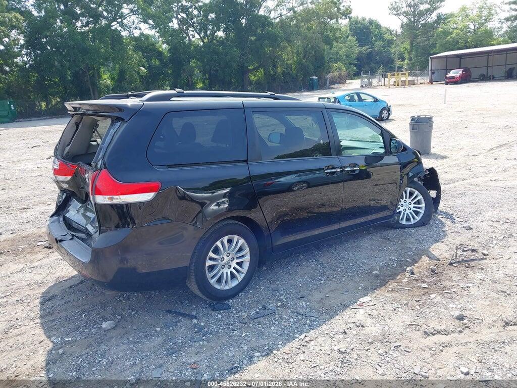 5TDYK3DC4BS109497 2011 TOYOTA SIENNA photo no. 4