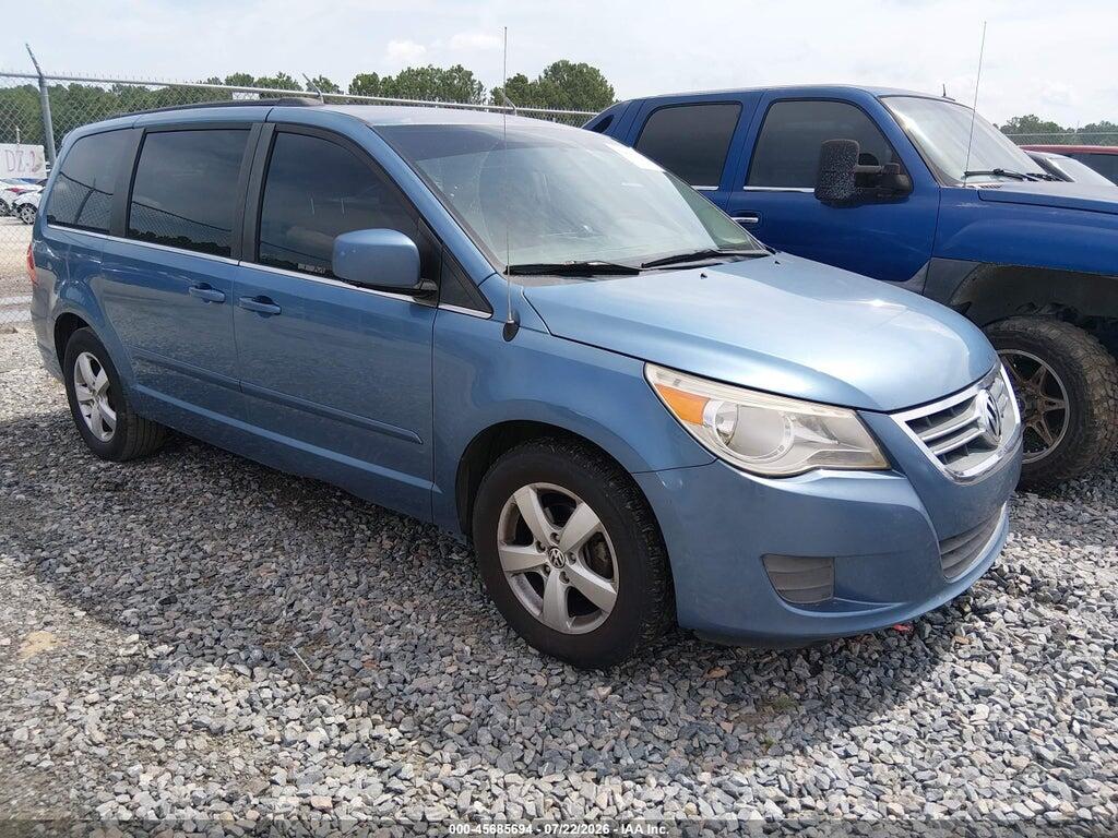 2V4RW3DG4BR805058 2011 VOLKSWAGEN ROUTAN photo no. 1