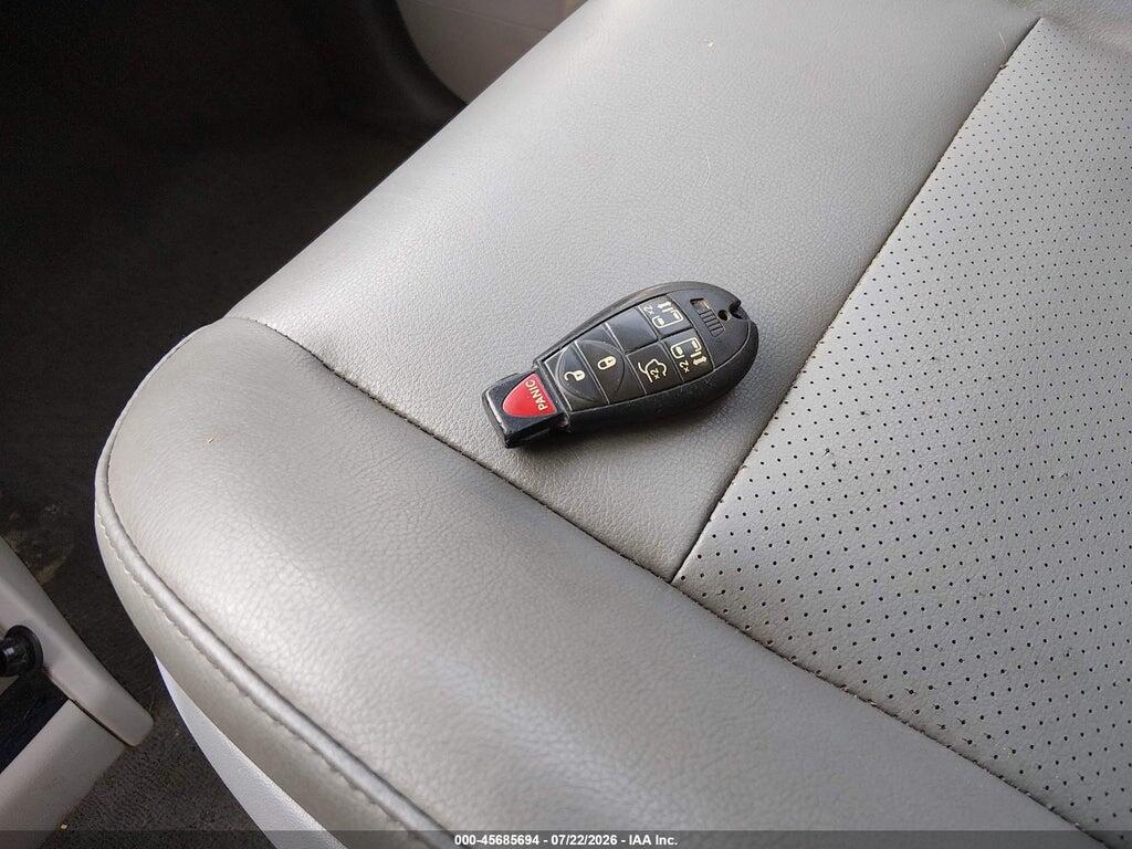 2V4RW3DG4BR805058 2011 VOLKSWAGEN ROUTAN photo no. 11