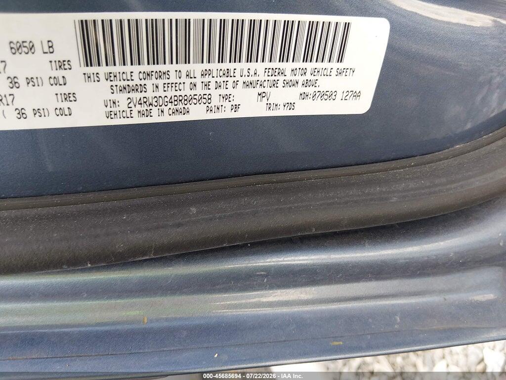 2V4RW3DG4BR805058 2011 VOLKSWAGEN ROUTAN photo no. 9