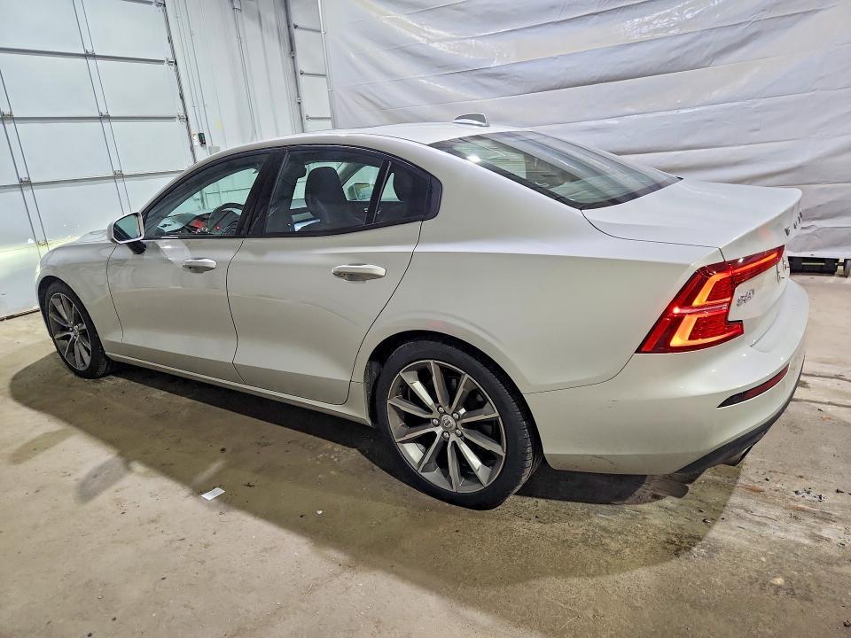 2019 VOLVO S60 T5 MOMENTUM — Фото 2 из 12