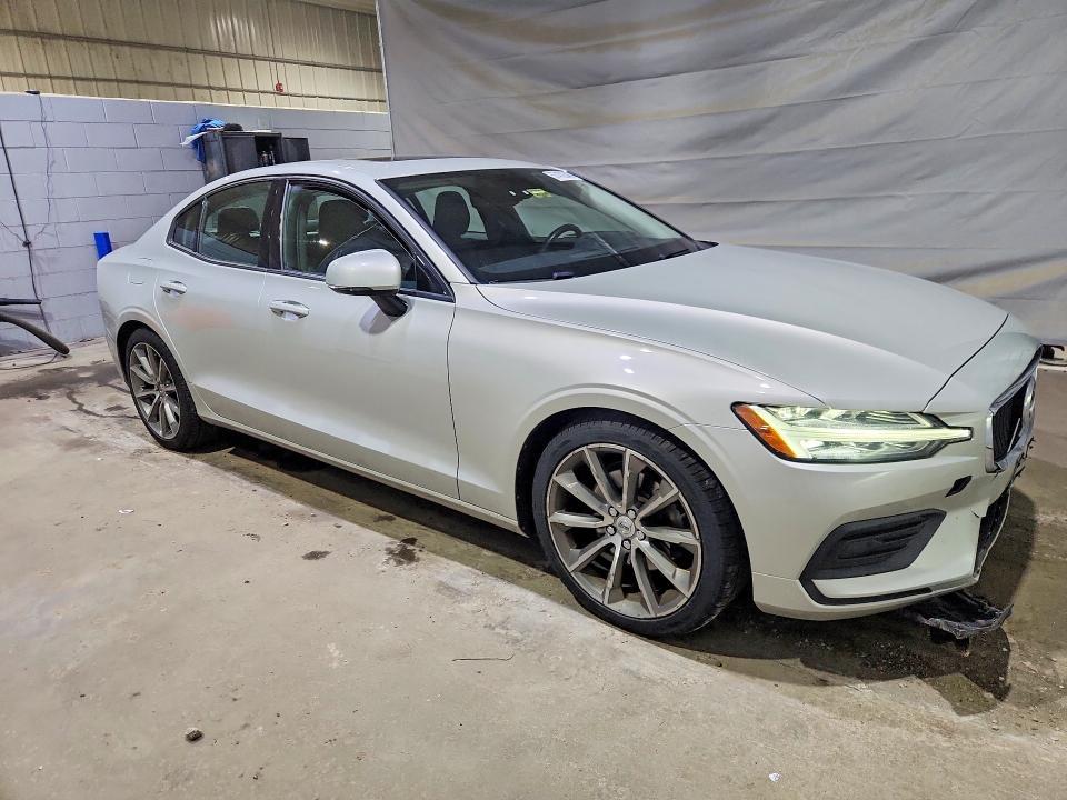 2019 VOLVO S60 T5 MOMENTUM — Фото 4 из 12