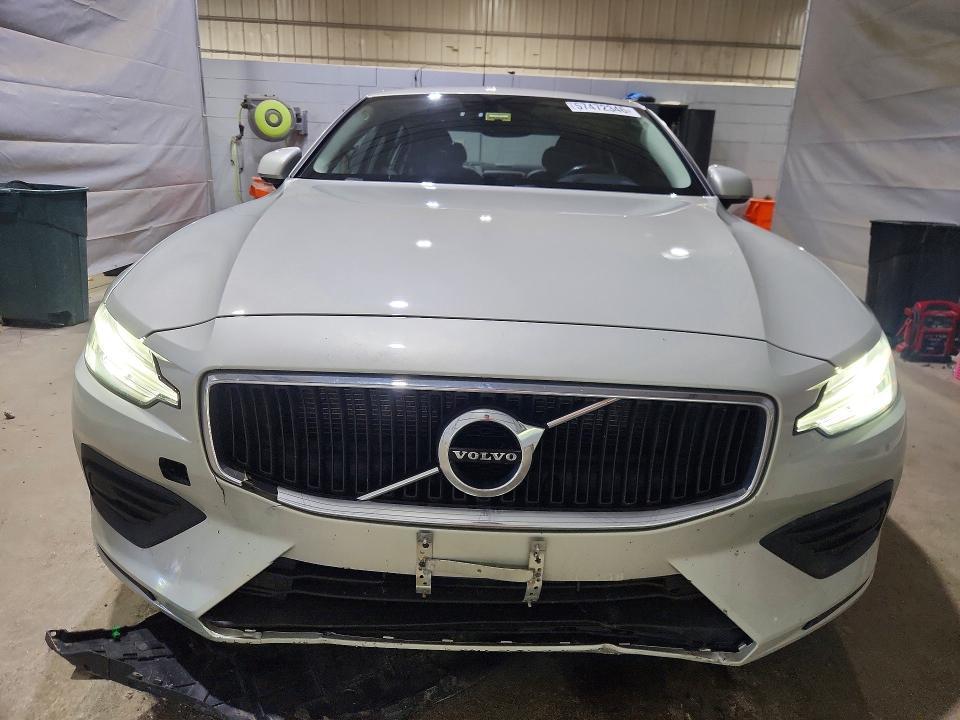 2019 VOLVO S60 T5 MOMENTUM — Фото 5 из 12