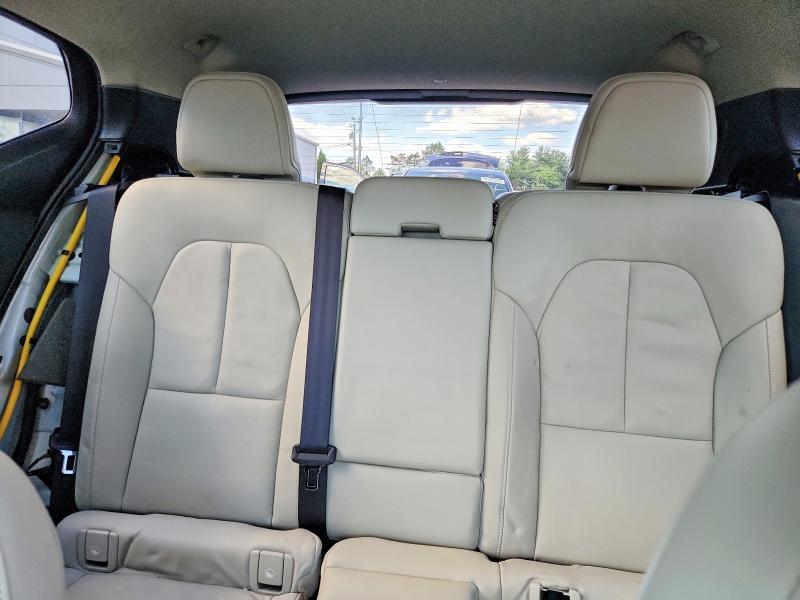 2019 VOLVO XC40 T5 MOMENTUM — Фото 10 из 14
