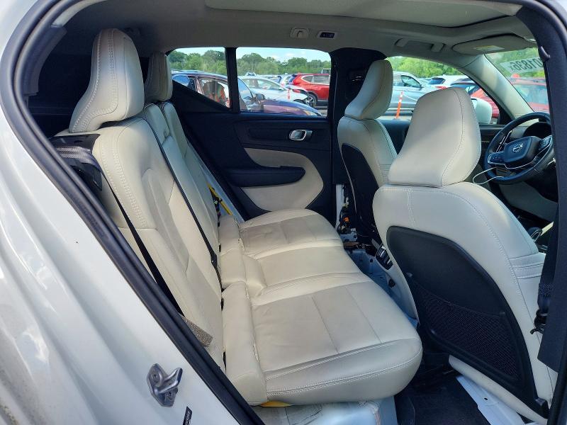 2019 VOLVO XC40 T5 MOMENTUM — Фото 11 из 14