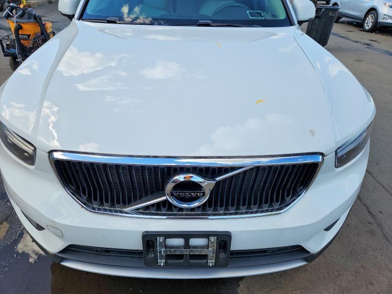 2019 VOLVO XC40 T5 MOMENTUM — Фото 12 из 14