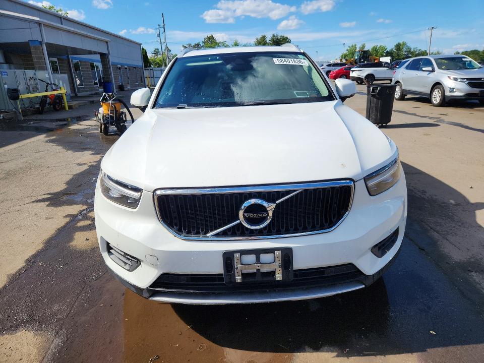 2019 VOLVO XC40 T5 MOMENTUM — Фото 5 из 14