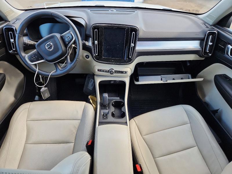 2019 VOLVO XC40 T5 MOMENTUM — Фото 8 из 14