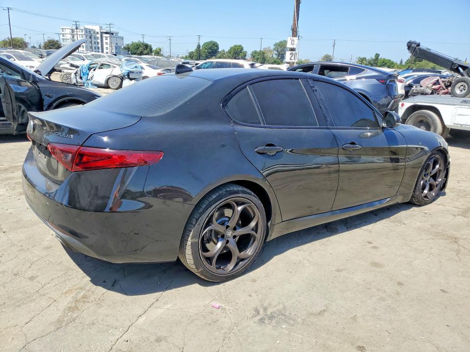 2018 ALFA ROMEO GIULIA TI — Фото 3 из 12