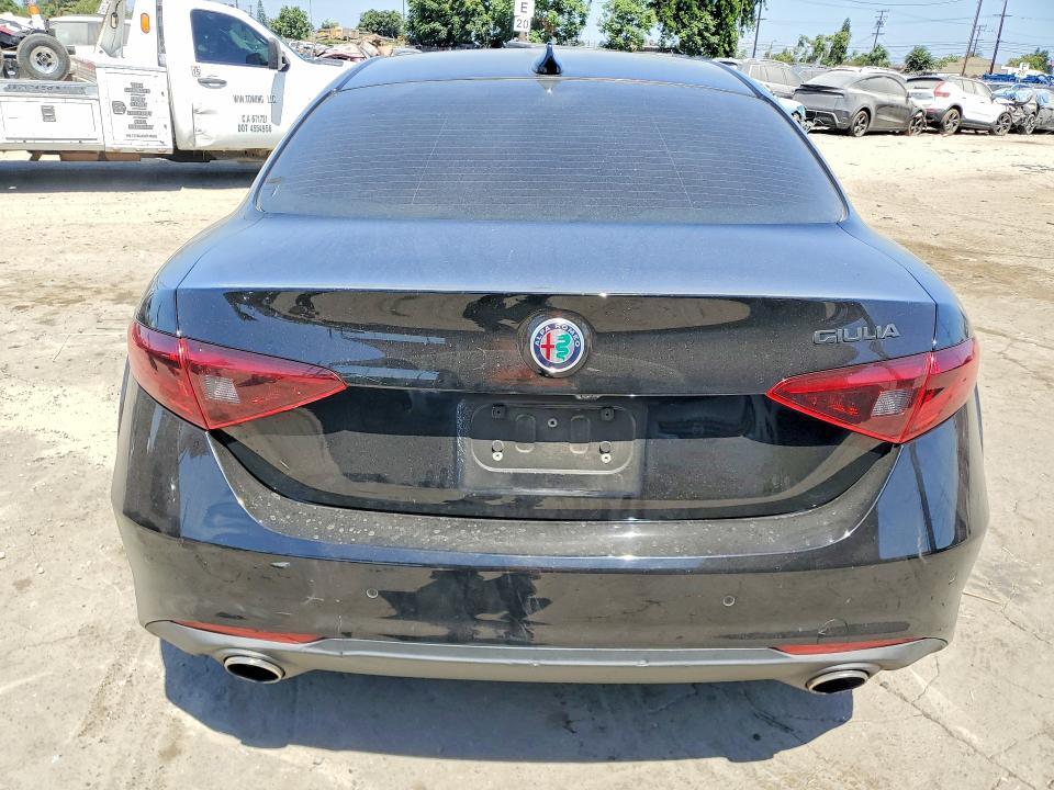 2018 ALFA ROMEO GIULIA TI — Фото 6 из 12