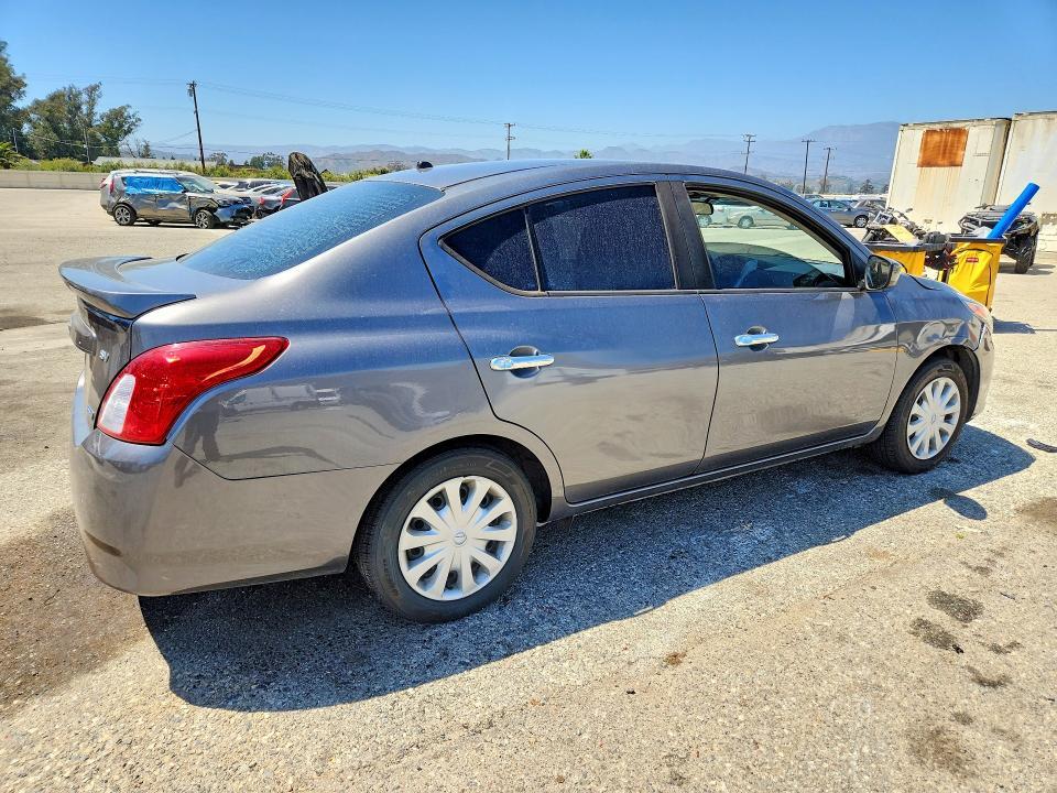 2016 NISSAN VERSA 1.6 SV — Фото 3 из 12