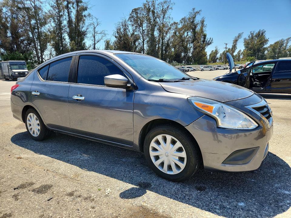 2016 NISSAN VERSA 1.6 SV — Фото 4 из 12