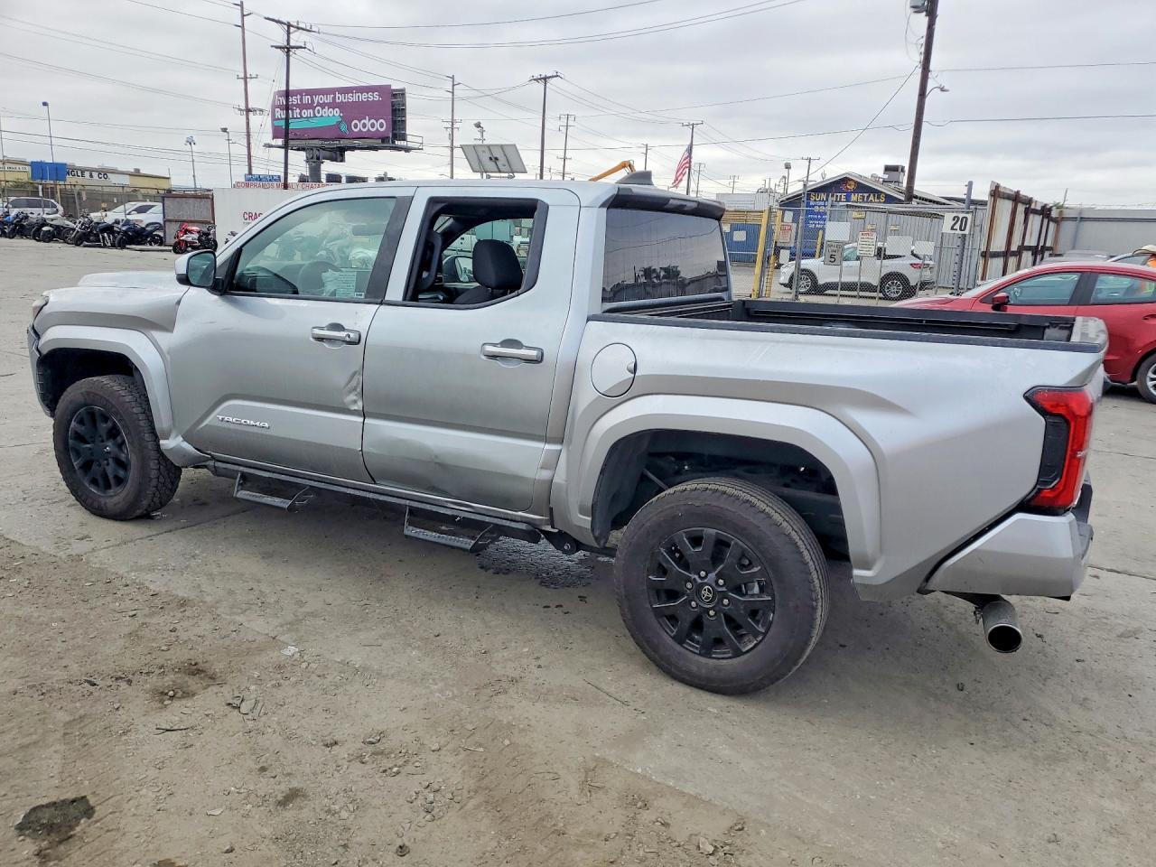 2025 TOYOTA TACOMA SR5 — Фото 2 из 12