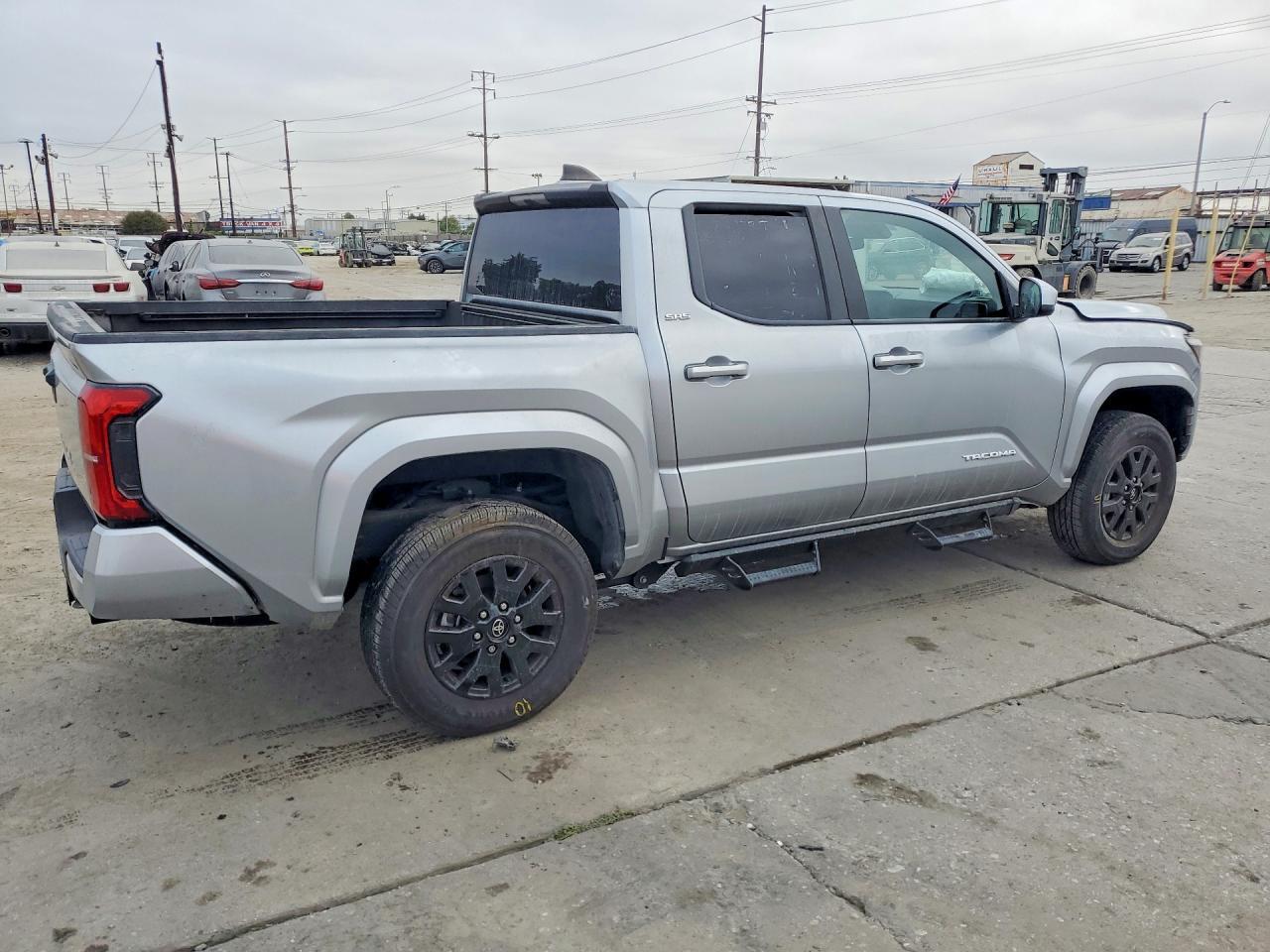 2025 TOYOTA TACOMA SR5 — Фото 3 из 12