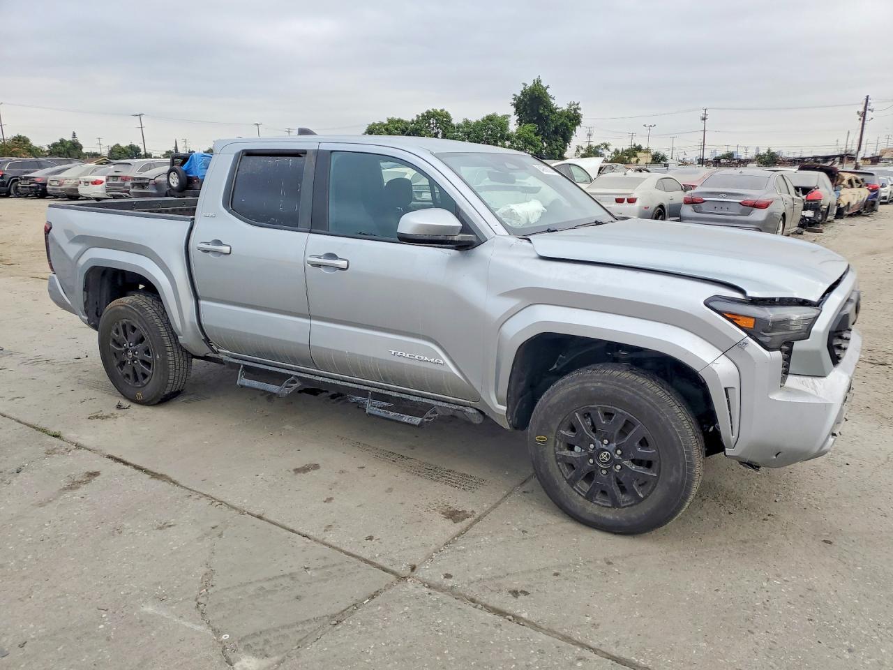 2025 TOYOTA TACOMA SR5 — Фото 4 из 12
