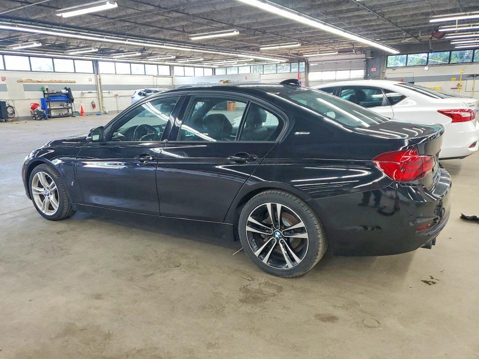 2018 BMW 330E — Фото 2 из 12
