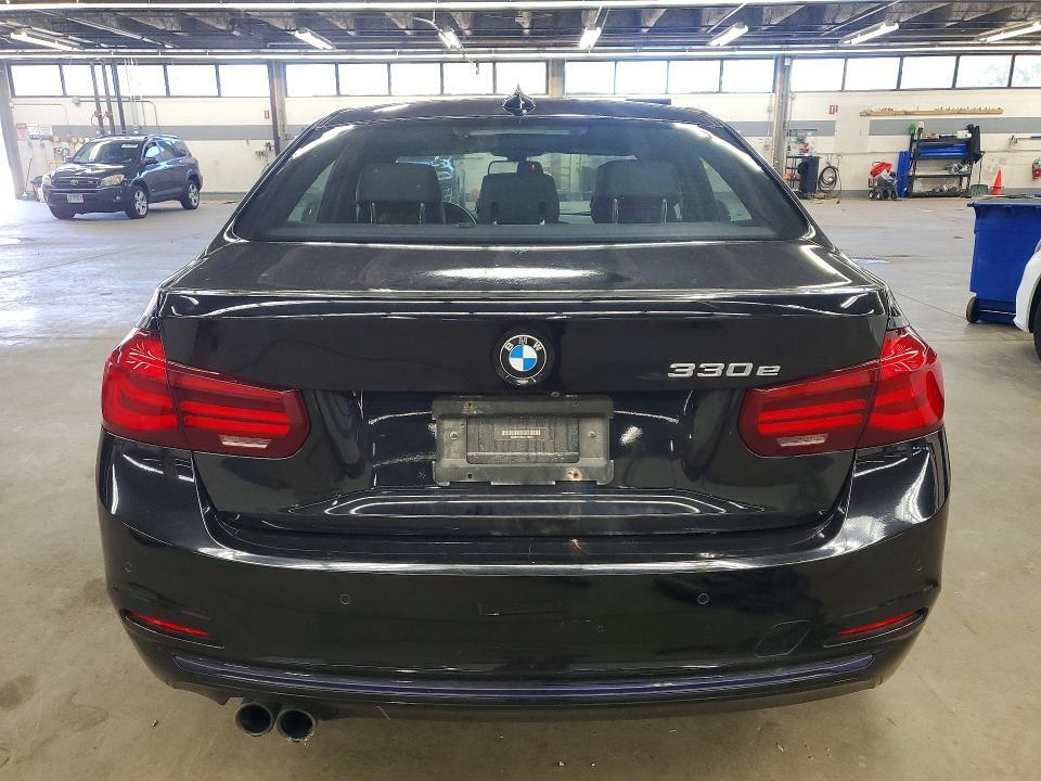 2018 BMW 330E — Фото 6 из 12
