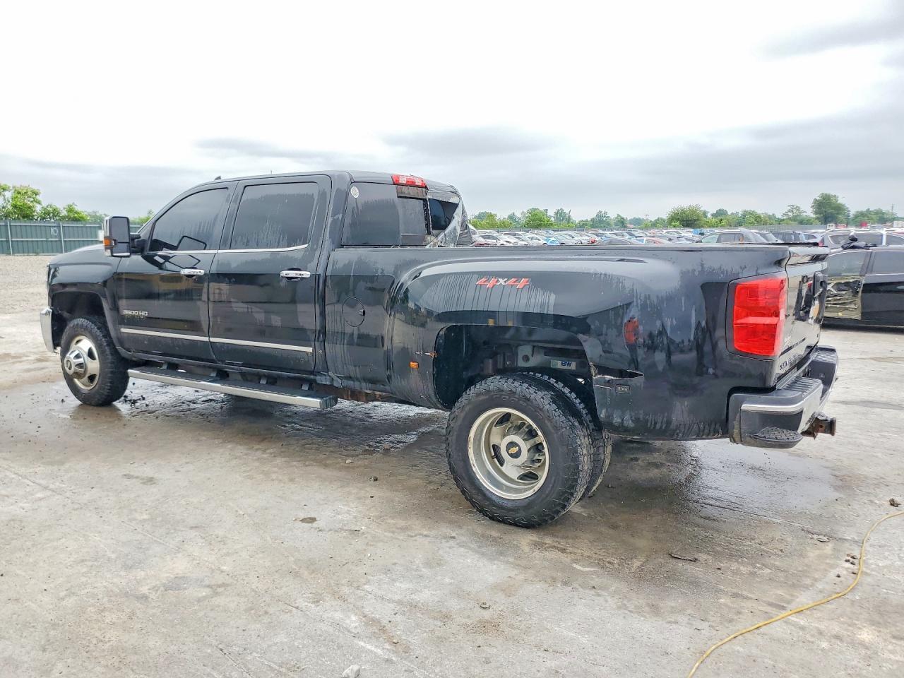 2018 CHEVROLET SILVERADO K3500 LTZ — Фото 2 из 12