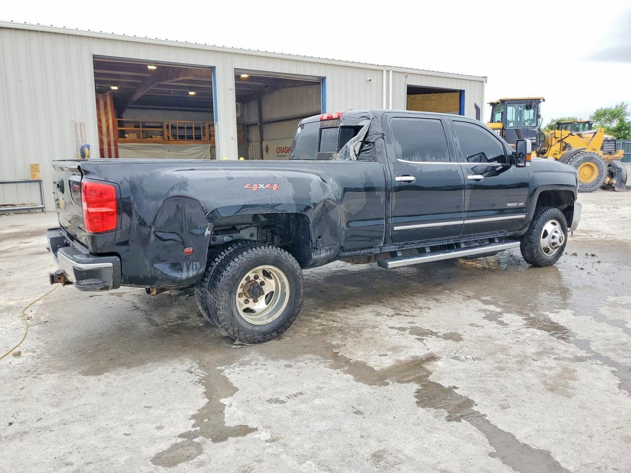 2018 CHEVROLET SILVERADO K3500 LTZ — Фото 3 из 12