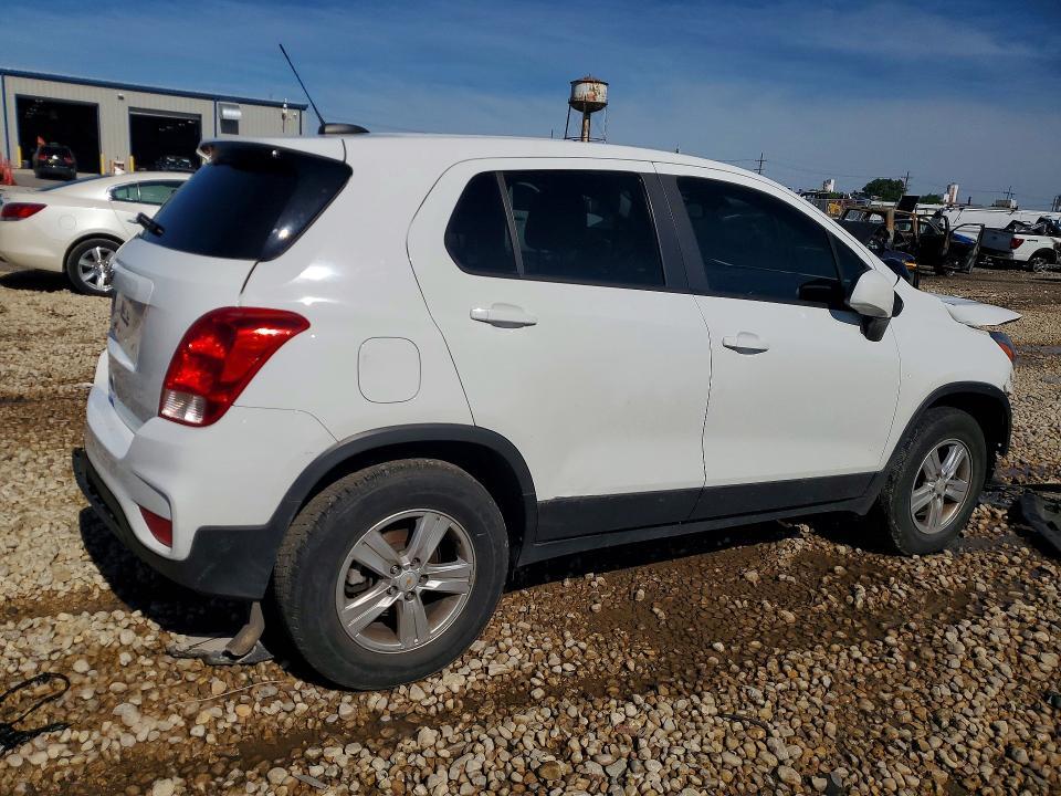 KL7CJNSB6JB522303 2018 CHEVROLET TRAX photo no. 3