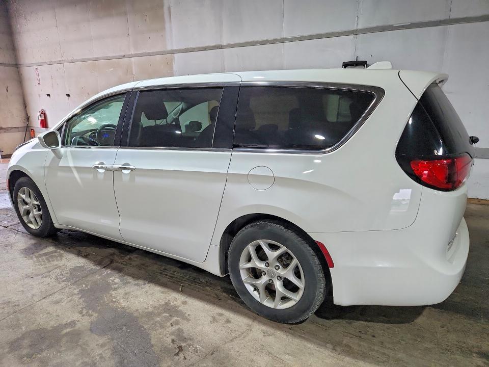 2C4RC1FG4JR125938 2018 CHRYSLER PACIFICA photo no. 2