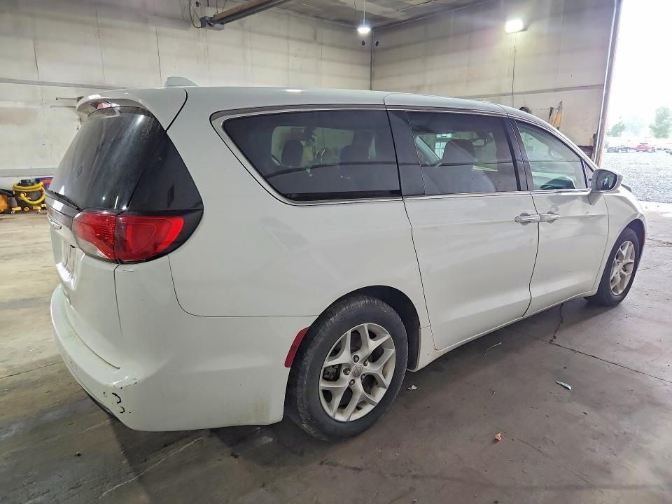 2C4RC1FG4JR125938 2018 CHRYSLER PACIFICA photo no. 3