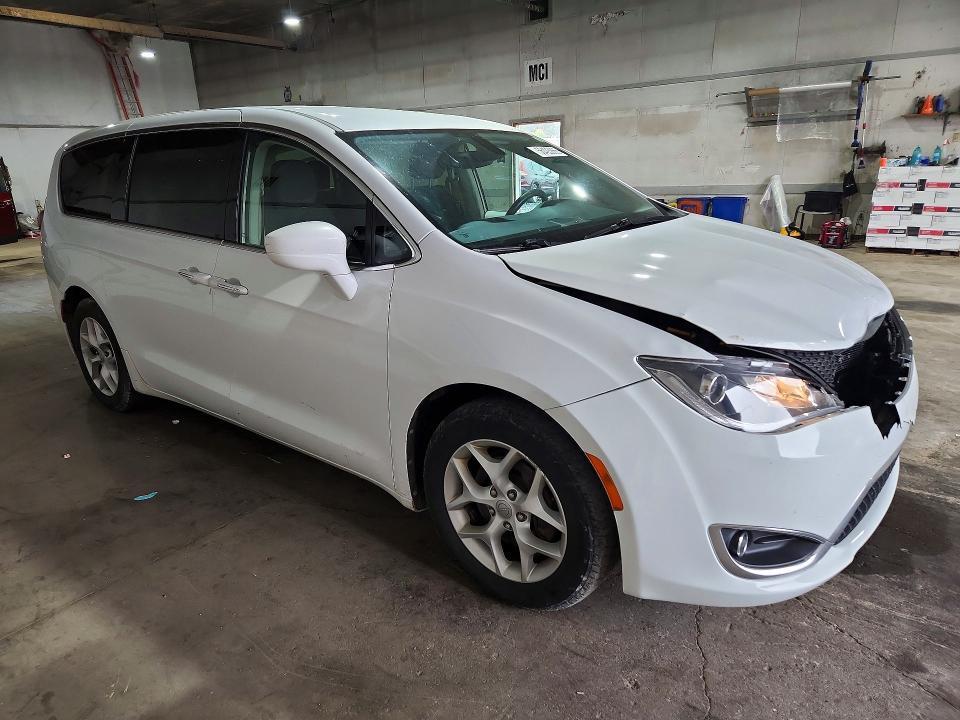 2C4RC1FG4JR125938 2018 CHRYSLER PACIFICA photo no. 4