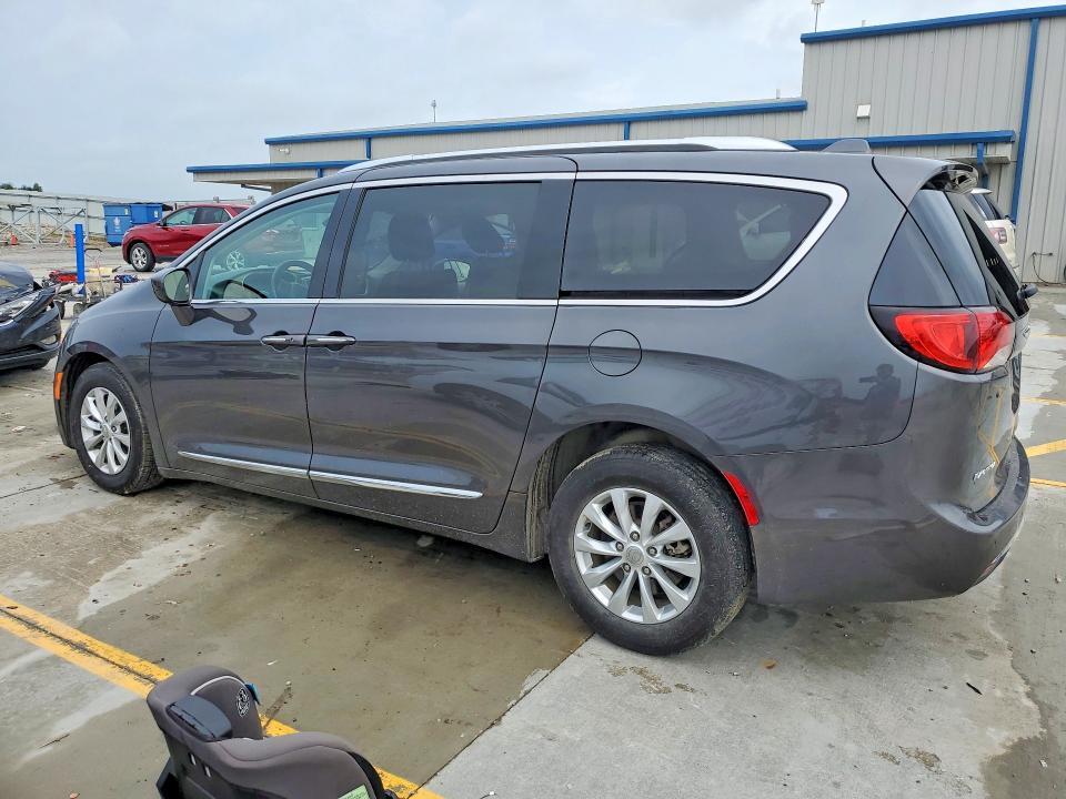 2C4RC1BG6JR110475 2018 CHRYSLER PACIFICA photo no. 2