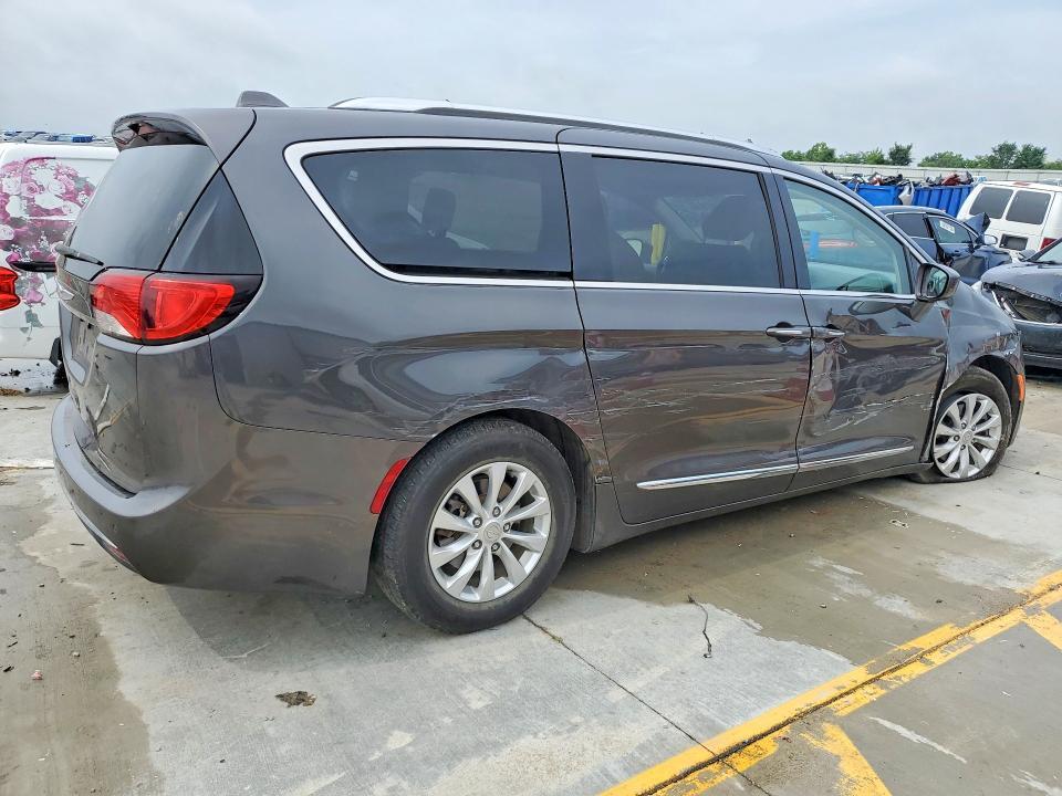 2C4RC1BG6JR110475 2018 CHRYSLER PACIFICA photo no. 3