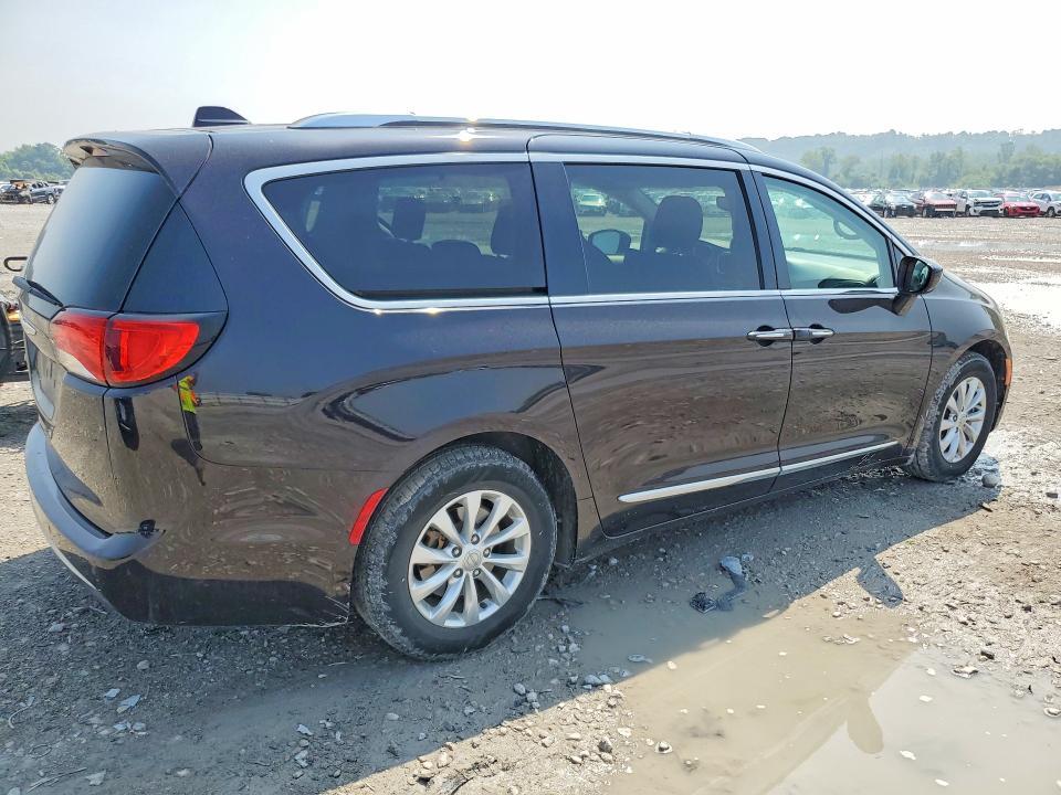 2018 CHRYSLER PACIFICA TOURING L — Фото 3 из 13