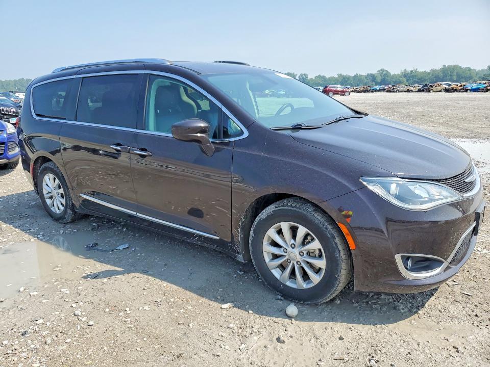 2018 CHRYSLER PACIFICA TOURING L — Фото 4 из 13