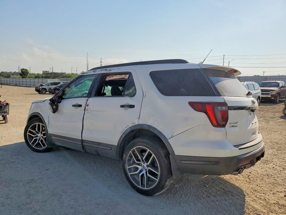 1FM5K8GT4JGA55795 2018 FORD EXPLORER photo no. 2