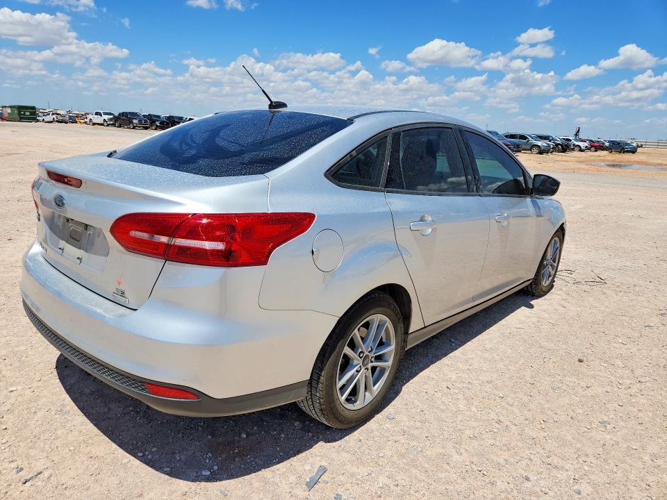 1FADP3FE4JL229739 2018 FORD FOCUS photo no. 3