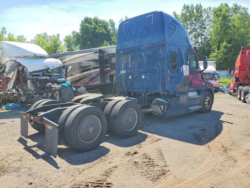 3AKJHHDRXJSJY3618 2018 FREIGHTLINER CASCADIA 126 photo no. 3