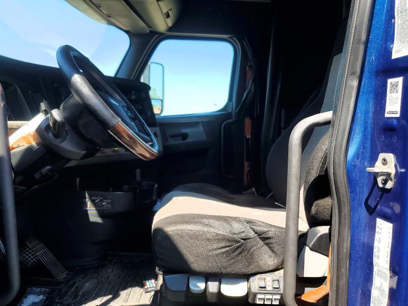 3AKJHHDRXJSJY3618 2018 FREIGHTLINER CASCADIA 126 photo no. 7