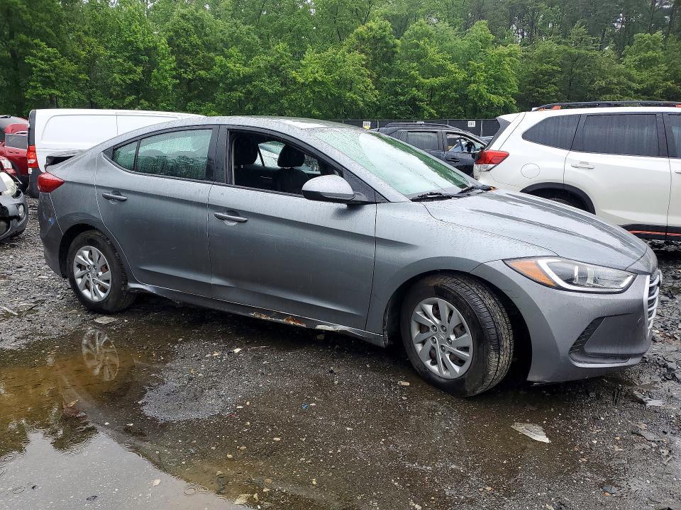 2018 HYUNDAI ELANTRA SE — Фото 4 из 12