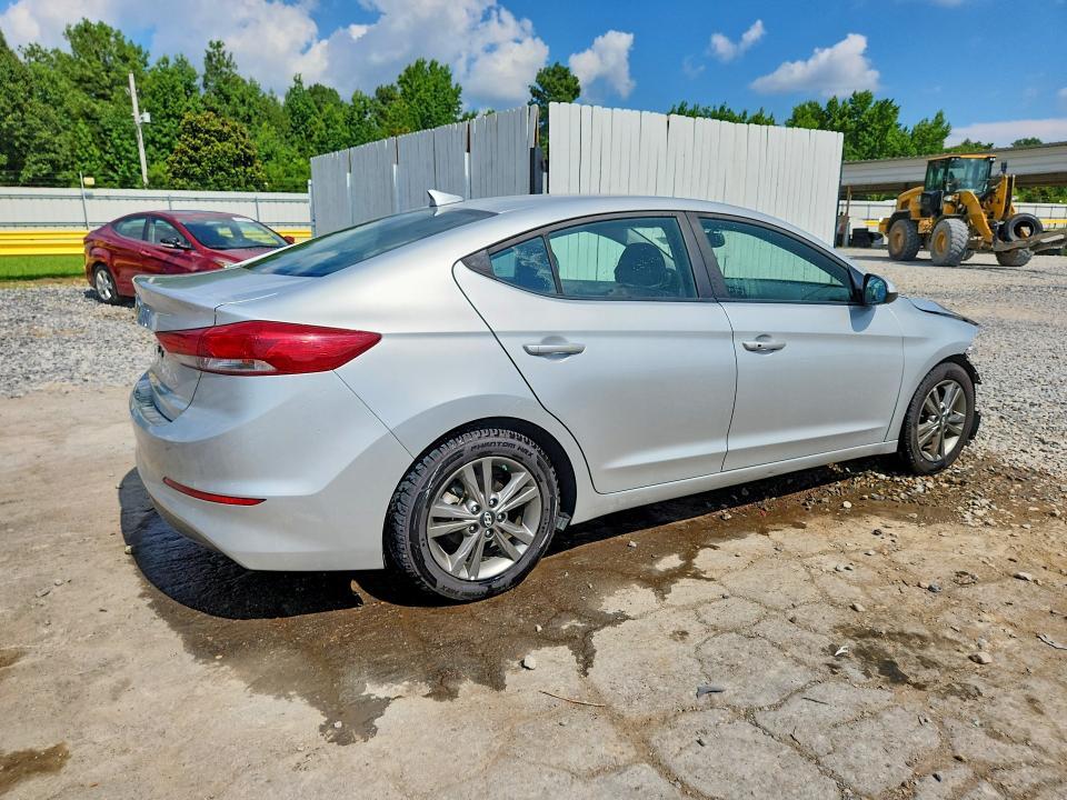 5NPD84LF2JH397748 2018 HYUNDAI ELANTRA photo no. 3
