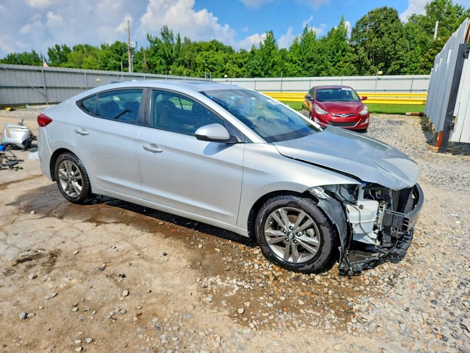 5NPD84LF2JH397748 2018 HYUNDAI ELANTRA photo no. 4