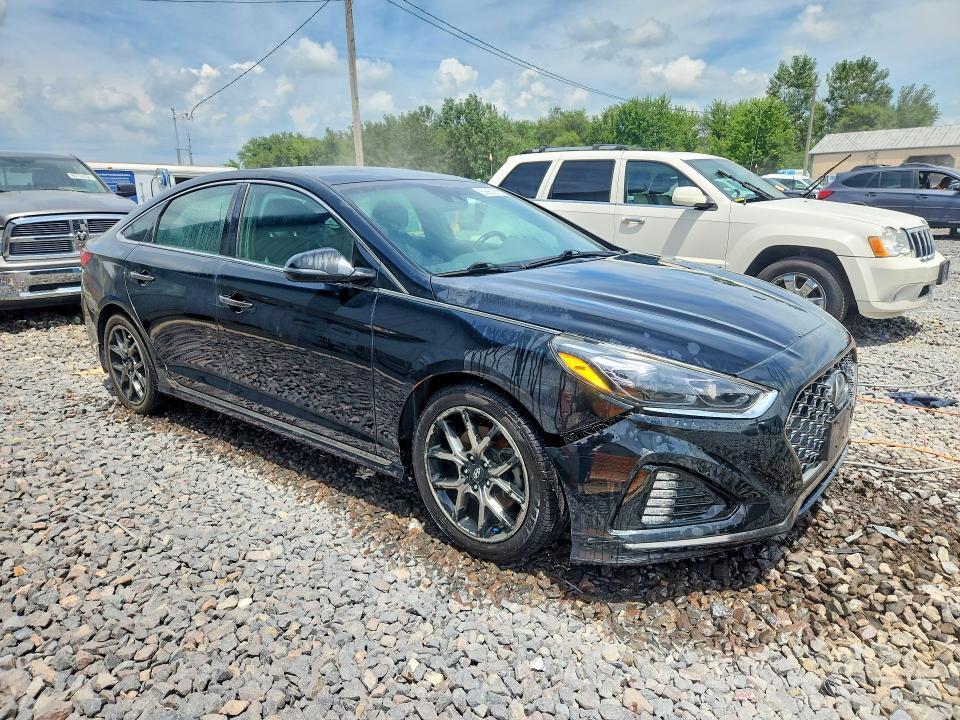 2018 HYUNDAI SONATA LIMITED 2.0T — Фото 4 из 12