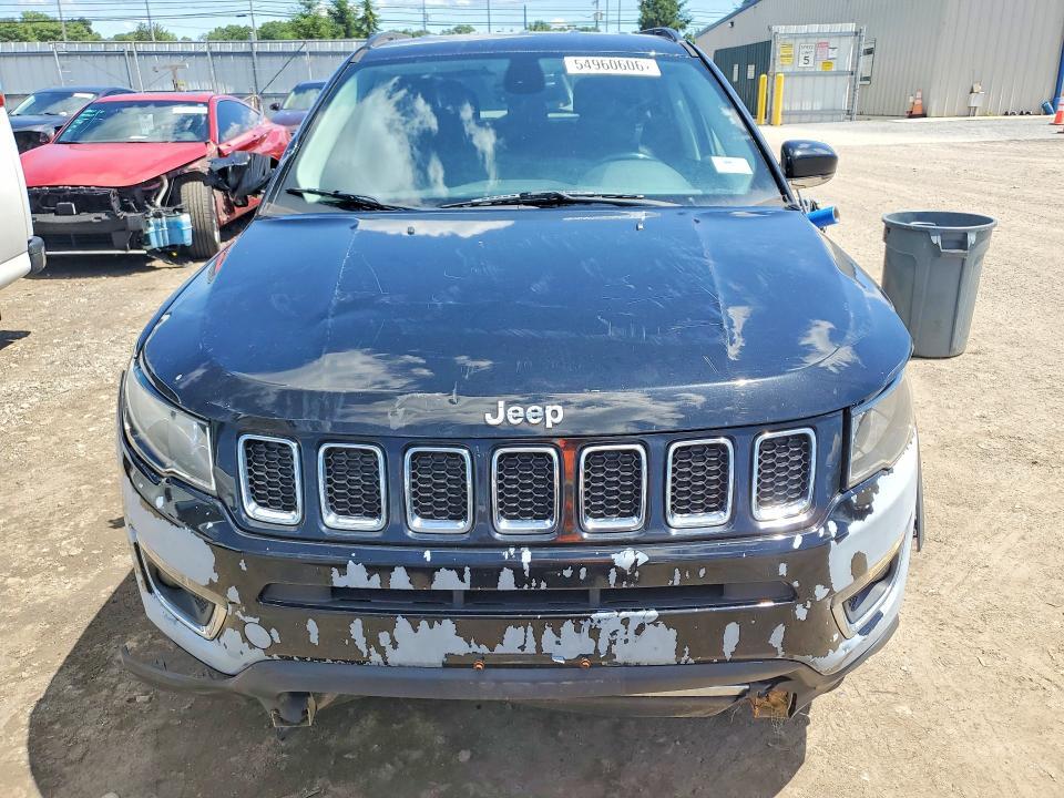 3C4NJDCB4JT135476 2018 JEEP COMPASS photo no. 5