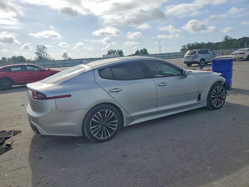 KNAE25LA0J6015319 2018 KIA STINGER photo no. 3