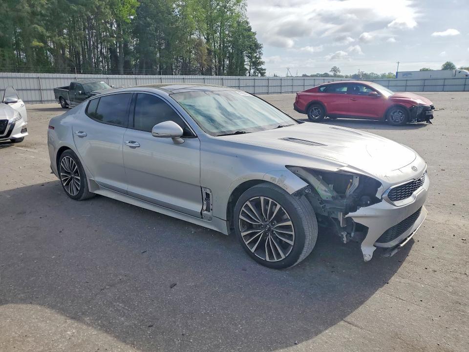 KNAE25LA0J6015319 2018 KIA STINGER photo no. 4