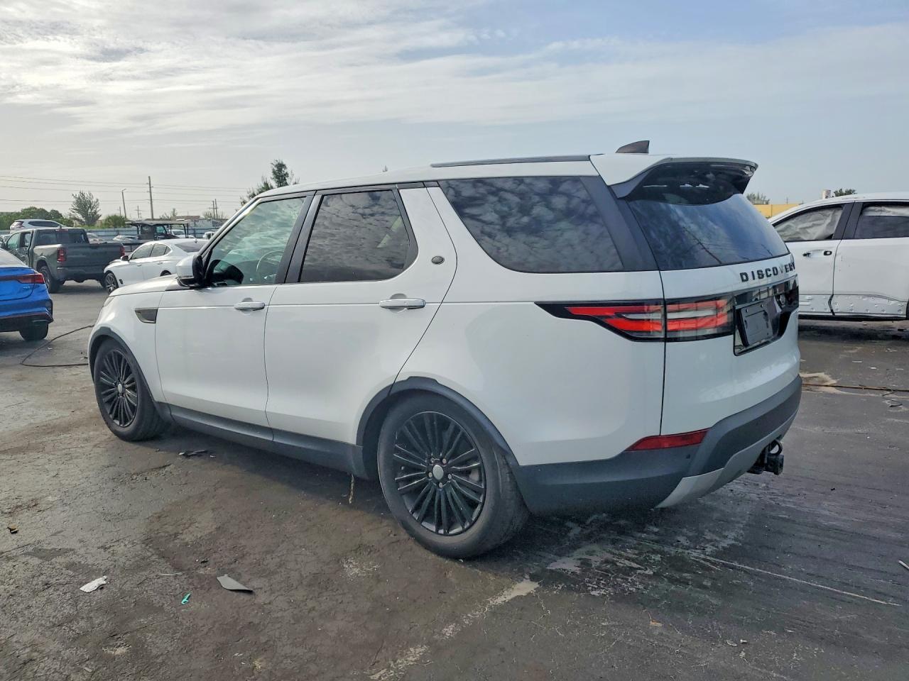 2018 LAND ROVER DISCOVERY HSE LUXURY — Фото 2 из 13