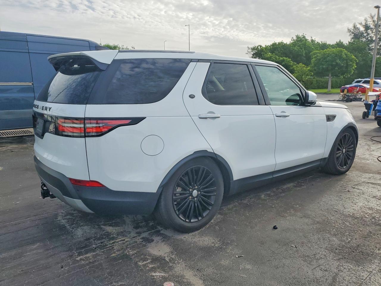 2018 LAND ROVER DISCOVERY HSE LUXURY — Фото 3 из 13