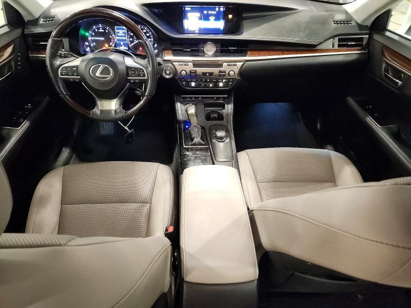 2018 LEXUS ES 350 — Фото 8 из 12