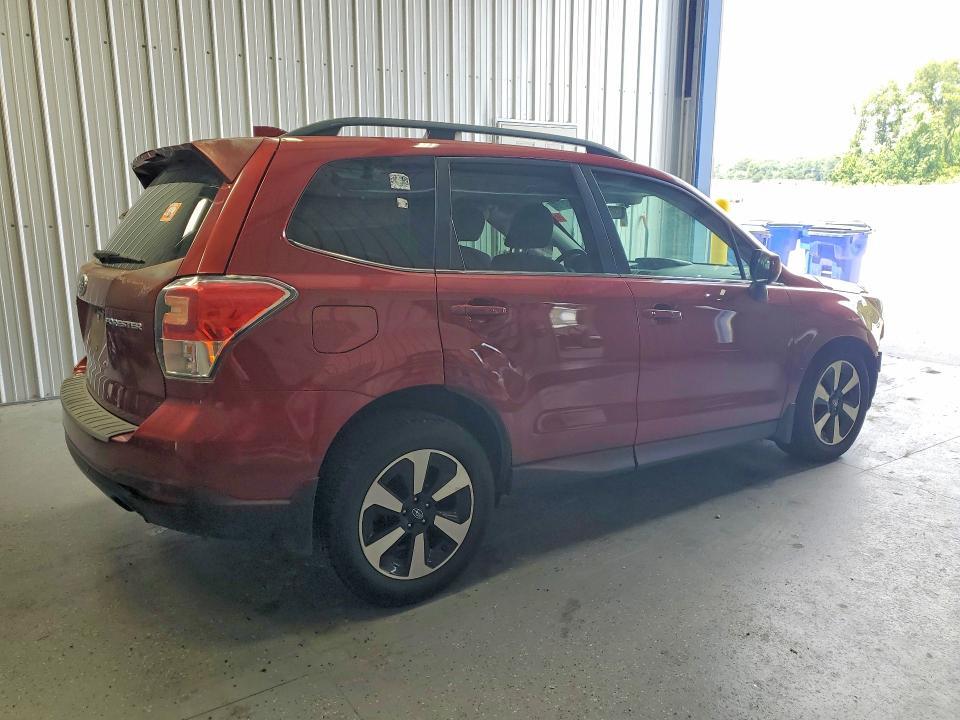JF2SJARC7JH540698 2018 SUBARU FORESTER photo no. 3