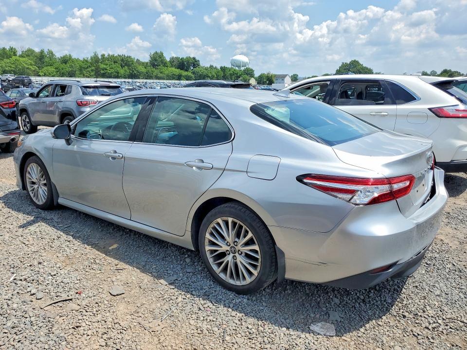 2018 TOYOTA CAMRY XLE — Фото 2 из 12