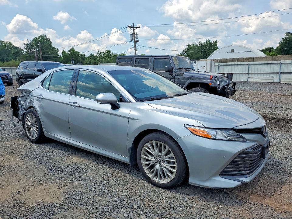 2018 TOYOTA CAMRY XLE — Фото 4 из 12
