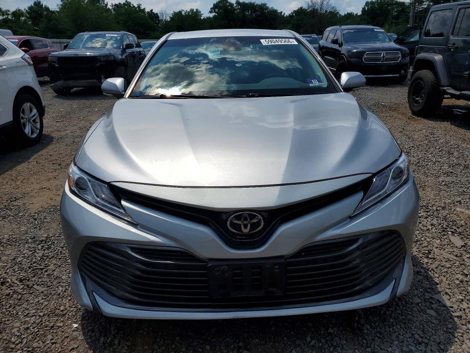 2018 TOYOTA CAMRY XLE — Фото 5 из 12